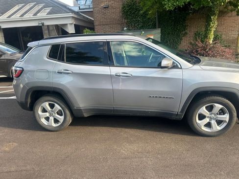 Used 2019 Jeep Compass Latitude AWD/4WD image 5