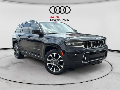 Used 2022 Jeep Grand Cherokee Overland w/ Luxury Tech Group IV AWD/4WD image 1