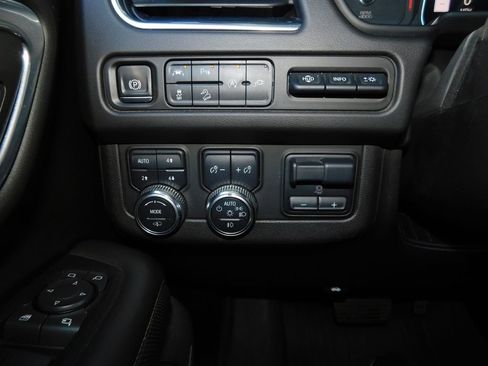 Used 2021 GMC Yukon XL AT4 w/ AT4 Premium Plus Package AWD/4WD image 40