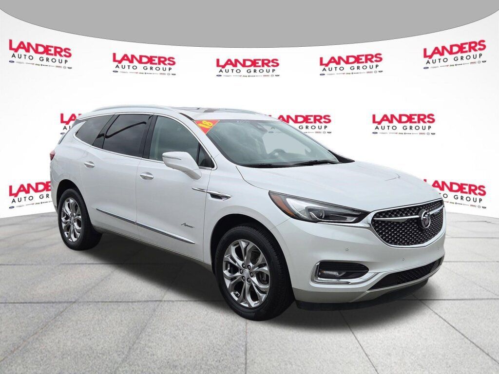 Used 2018 Buick Enclave Avenir w/ Avenir Technology Package FWD image 1