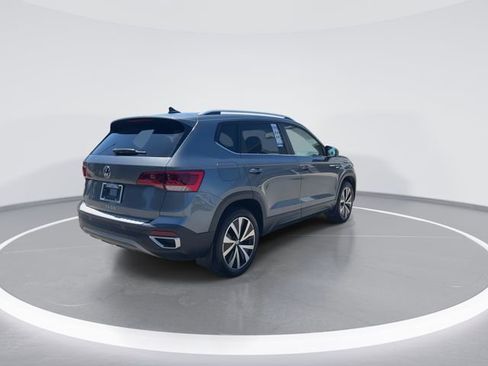 Used 2022 Volkswagen Taos SE FWD image 8