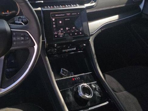 Used 2023 Jeep Grand Cherokee Altitude image 7