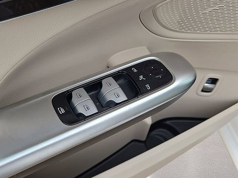 Used 2025 Mercedes-Benz C 300 Sedan image 21