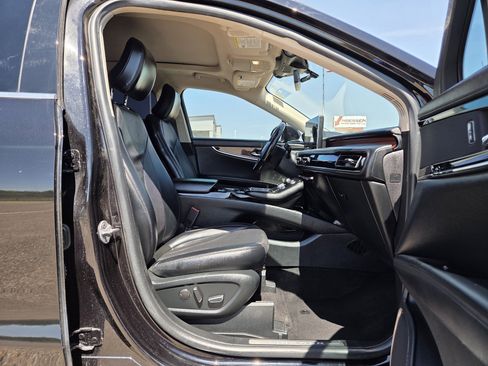 Used 2022 Lincoln Nautilus Reserve image 19