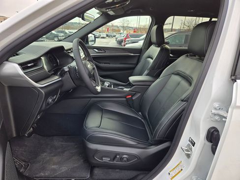 New 2026 Jeep Grand Cherokee Limited AWD/4WD image 12