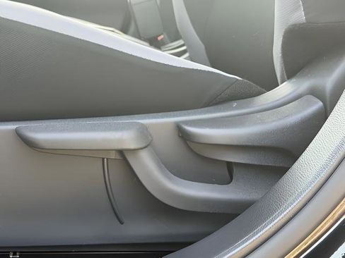 Used 2025 Nissan Versa S w/ Trunk Package image 25