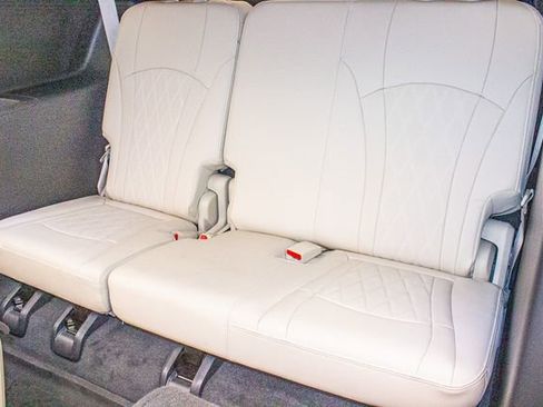 Used 2022 Buick Enclave Avenir w/ Avenir Technology Package image 20