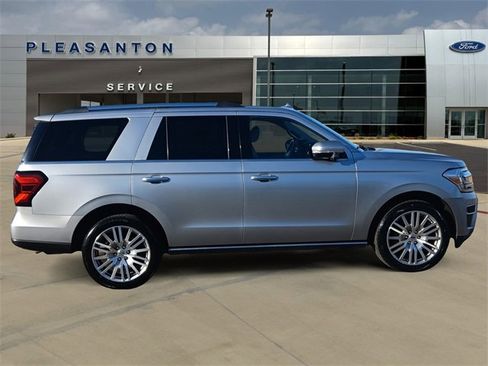 Used 2023 Ford Expedition Limited image 6