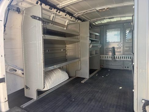 Used 2015 Chevrolet Express 2500 image 28