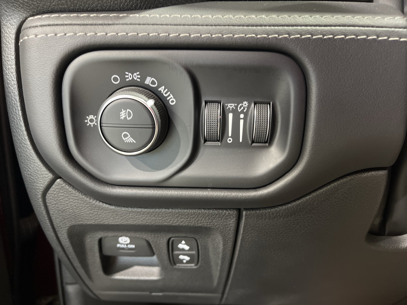 Used 2023 RAM 1500 Limited AWD/4WD image 32