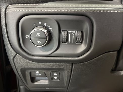 Used 2023 RAM 1500 Limited AWD/4WD image 32