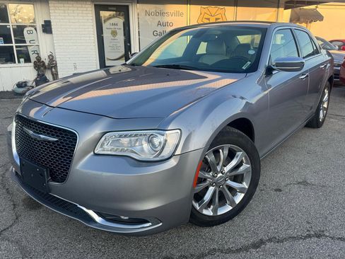 Used 2018 Chrysler 300 Limited image 2