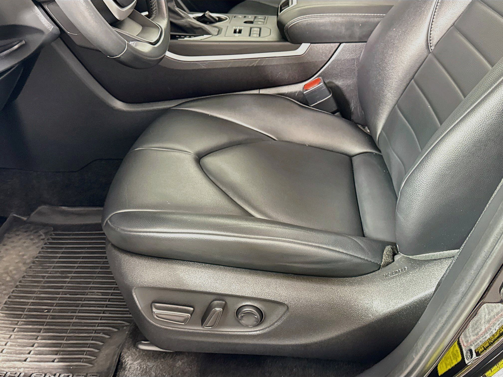 Used 2024 Toyota Highlander XLE AWD/4WD image 21