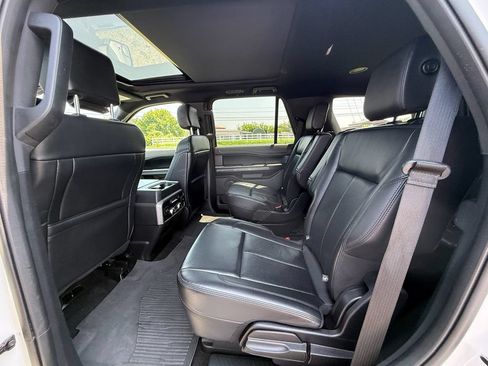 Used 2020 Ford Expedition XLT w/ Equipment Group 202A AWD/4WD image 19