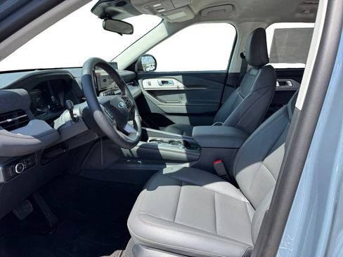 New 2026 Ford Explorer Active RWD image 11