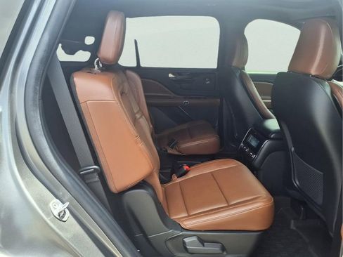 Used 2022 Lincoln Aviator Reserve w/ Equipment Group 201A AWD/4WD image 14