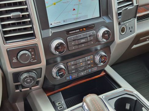 Used 2019 Ford F150 King Ranch w/ Equipment Group 601A Luxury AWD/4WD image 18