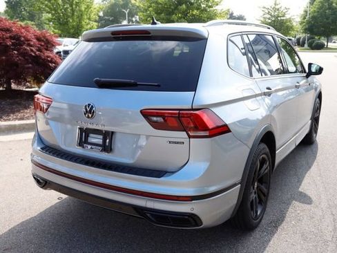 Used 2024 Volkswagen Tiguan SE R-Line AWD/4WD image 3