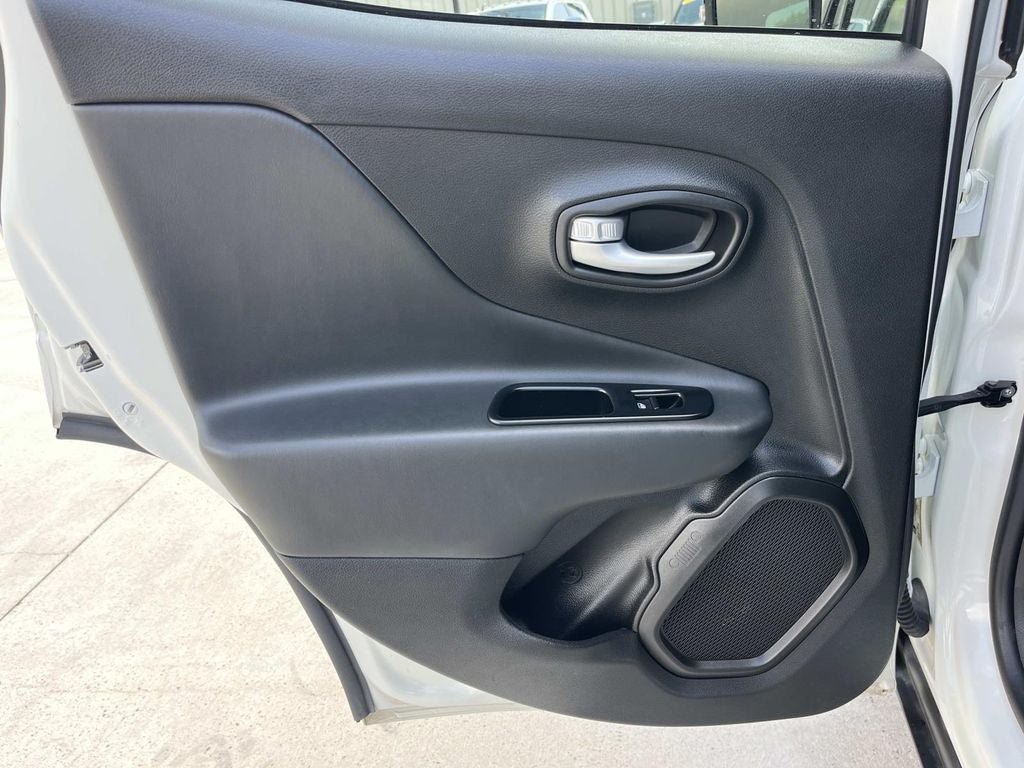 Used 2023 Jeep Renegade Latitude AWD/4WD image 20
