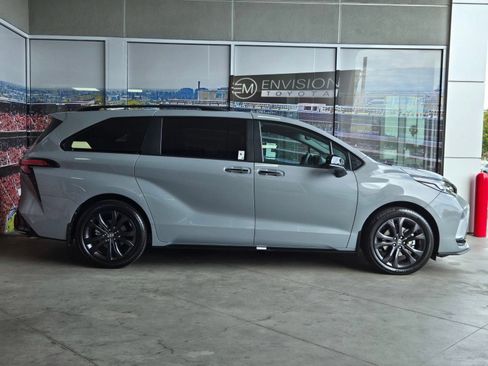 Certified 2026 Toyota Sienna XSE FWD image 4
