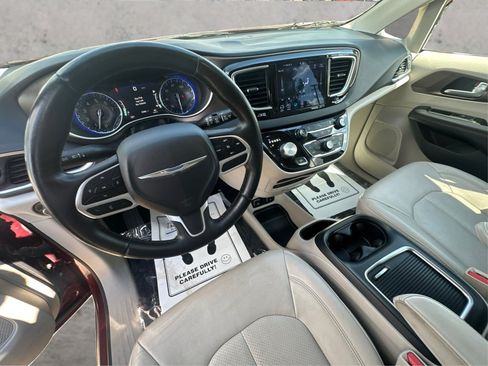 Used 2018 Chrysler Pacifica Touring-L Plus w/ Tire & Wheel Group FWD image 31