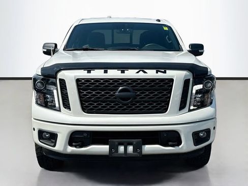 Used 2019 Nissan Titan SV w/ SV Convenience Package AWD/4WD image 4