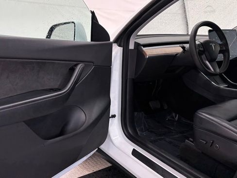Used 2021 Tesla Model Y 2WD image 32