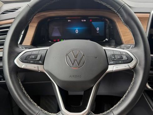 Used 2025 Volkswagen Atlas SE AWD/4WD image 17
