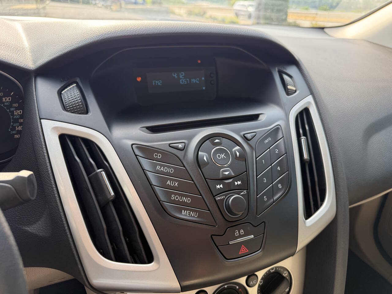 Used 2012 Ford Focus SE FWD image 11