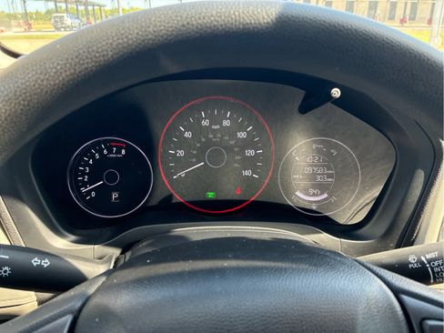 Used 2022 Honda HR-V LX image 11