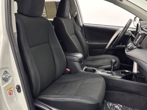 Used 2017 Toyota RAV4 LE FWD image 32