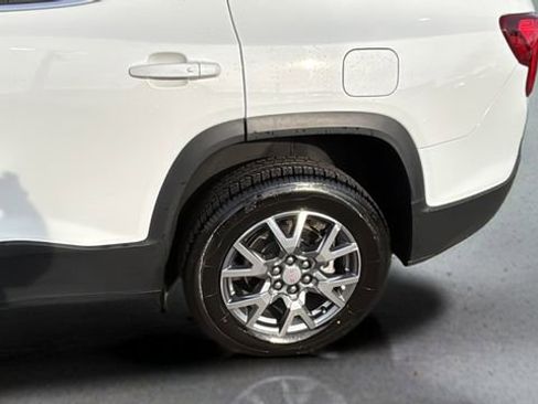 Used 2023 GMC Acadia SLT image 35