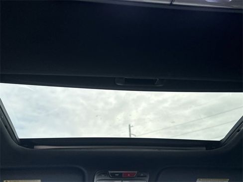 Used 2024 Kia Telluride EX w/ EX Captain's Chair Package image 18