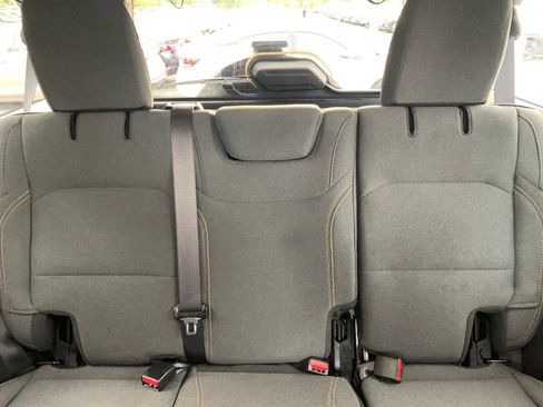 Used 2025 Jeep Wrangler Sahara image 37