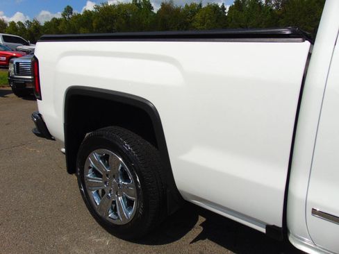 Used 2018 GMC Sierra 1500 SLT AWD/4WD image 46