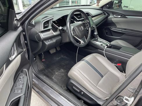 Used 2018 Honda Civic Touring image 5