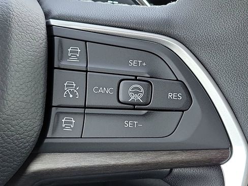 New 2026 Jeep Grand Cherokee Altitude AWD/4WD image 16