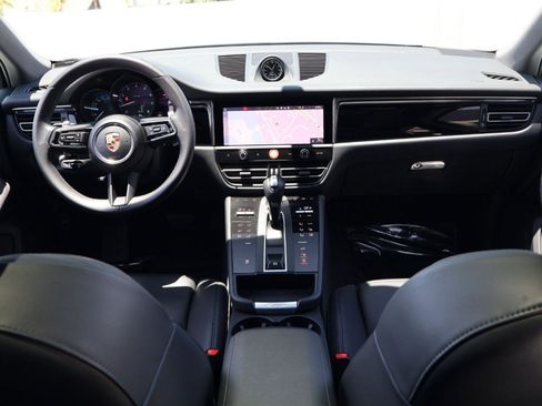 Certified 2025 Porsche Macan AWD/4WD image 21