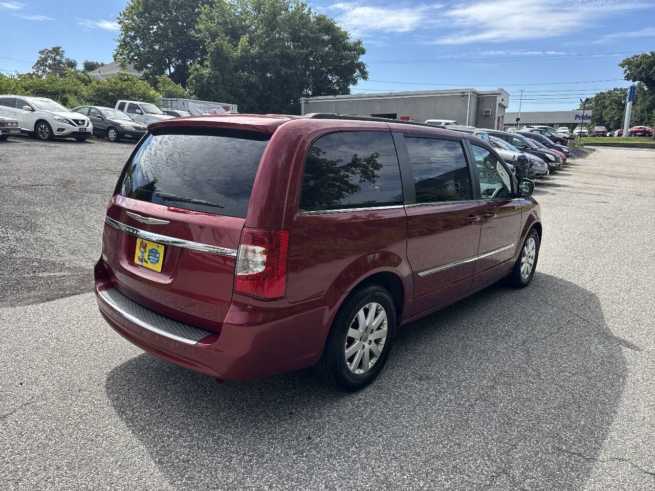 Used 2013 Chrysler Town & Country Touring FWD image 8