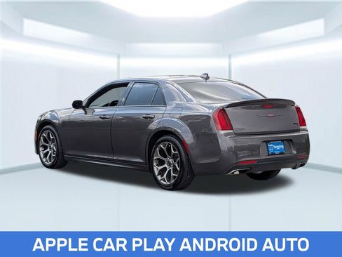 Used 2018 Chrysler 300 S w/ 300S Premium Group RWD image 5