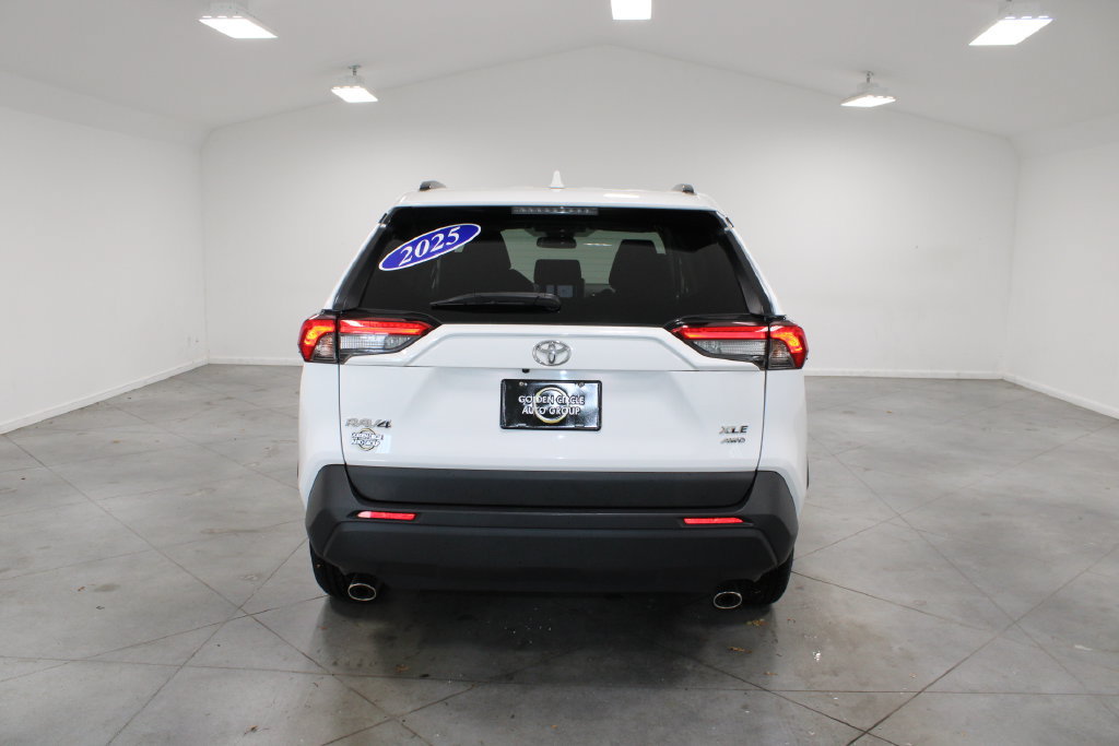 Used 2025 Toyota RAV4 XLE AWD/4WD image 8