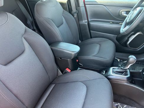 Used 2023 Jeep Renegade Latitude AWD/4WD image 11