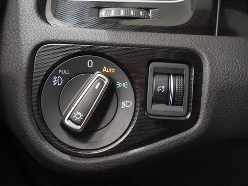 Used 2016 Volkswagen GTI SE image 23