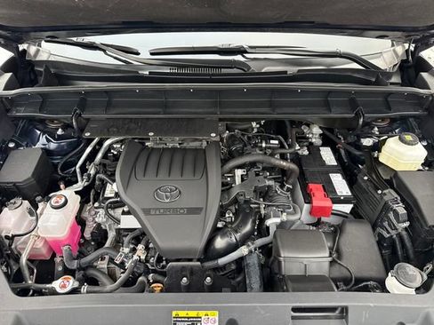 Used 2024 Toyota Highlander LE image 26