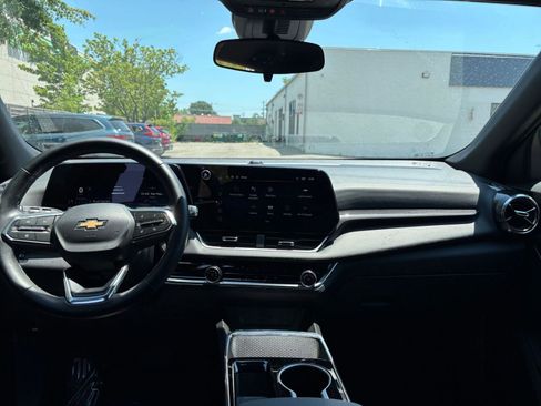 Used 2025 Chevrolet Equinox LT FWD image 34