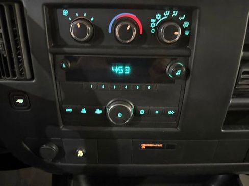 Used 2011 GMC Savana 1500 RWD image 19
