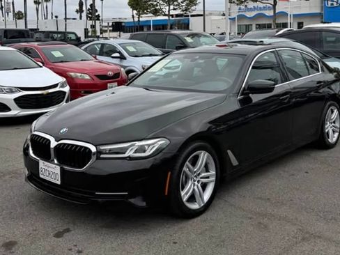 Used 2022 BMW 530i w/ Convenience Package RWD image 2