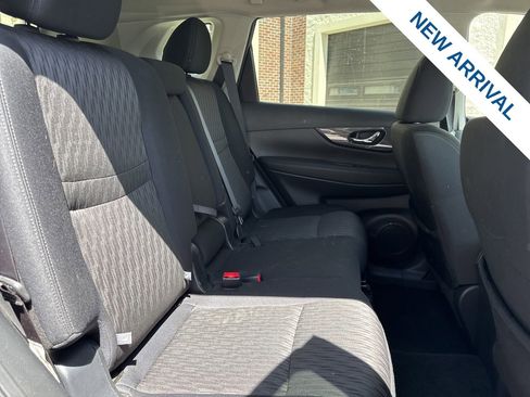 Used 2020 Nissan Rogue SV image 11