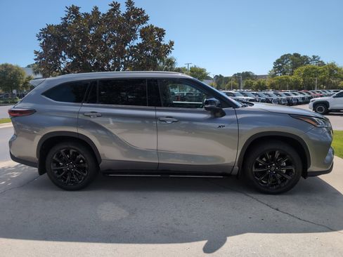 Certified 2026 Toyota Highlander Limited image 11