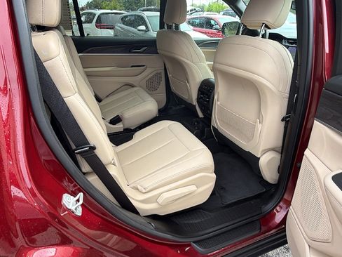 Used 2024 Jeep Grand Cherokee L Limited w/ Black Appearance Package image 21